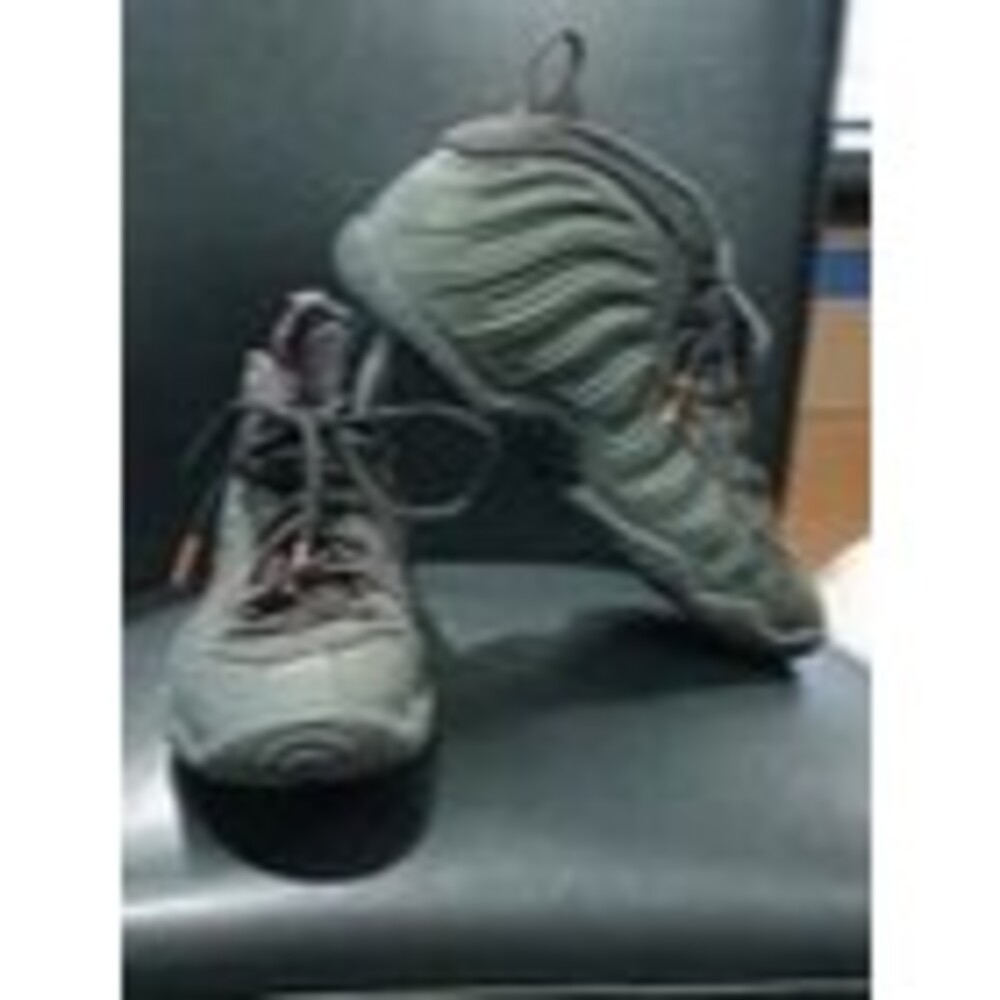 Nike Air Foamposite. Sequoia Black Sneakers. 644792-300. Boys Size 7Y.